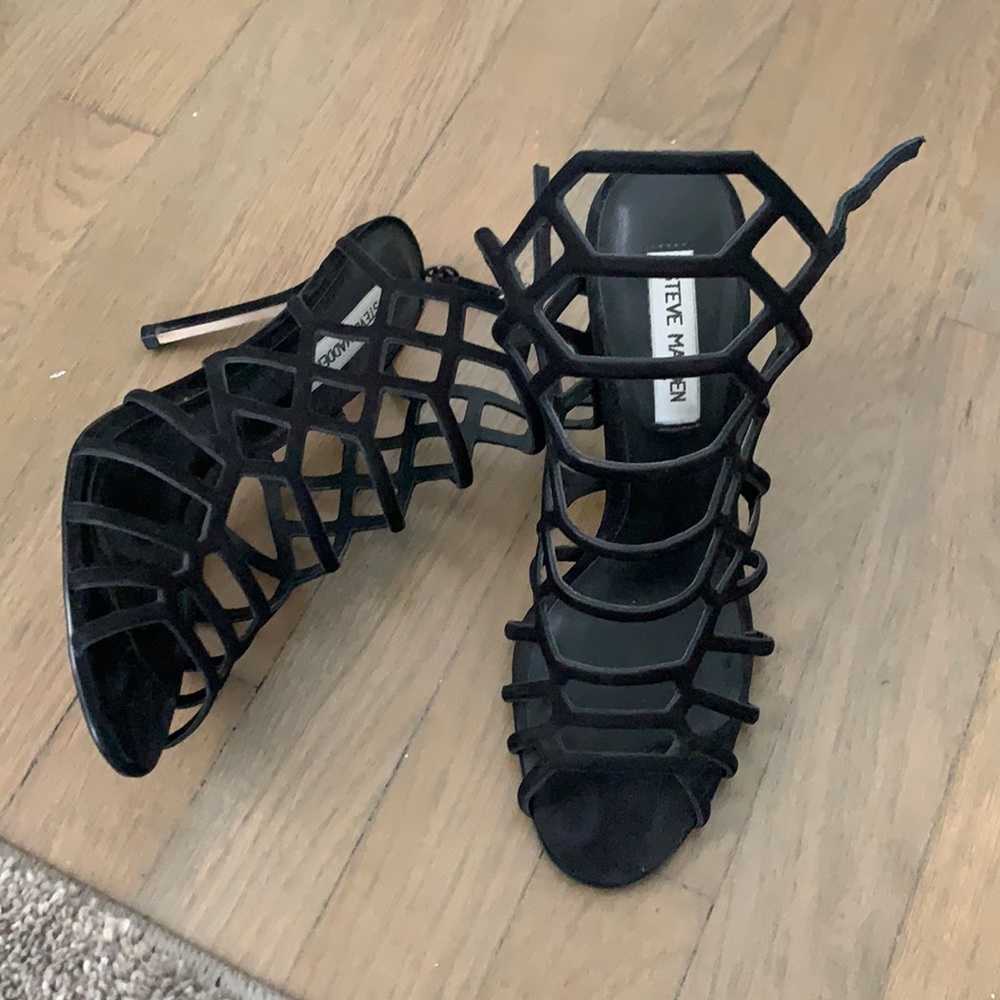 Black Steve Madden pumps